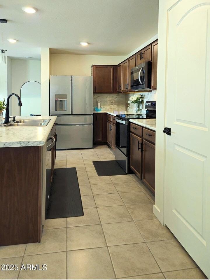 18141 W Yavapai St - Photo 4 of 12