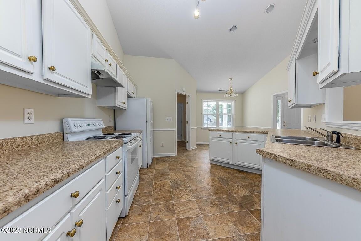 212 Derby Park Ave - Photo 6 of 17