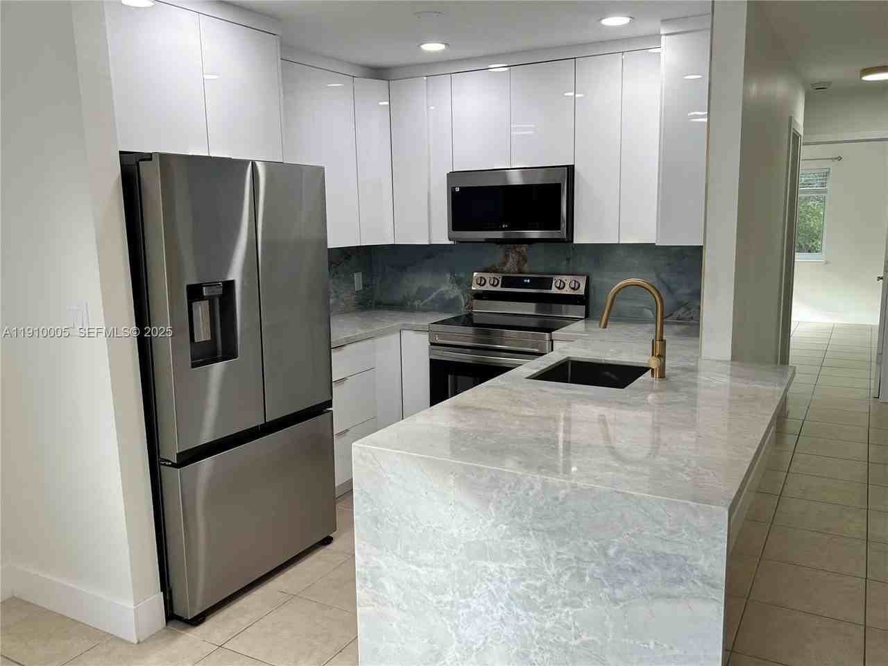 184 Casa Court Dr #184 - Photo 2 of 9