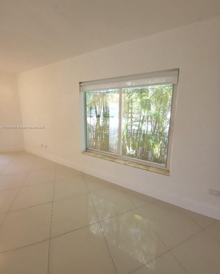 7707 Hawthorne Ave #SFH - Photo 5 of 8