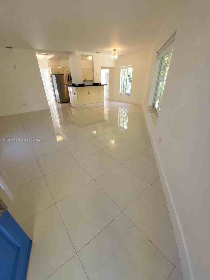 7707 Hawthorne Ave #SFH - Photo 7 of 8