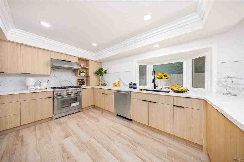 19402 Lemon Hill Dr - Photo 3 of 8