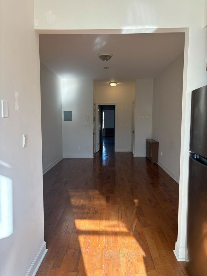 5 Seneca Avenue #3L - Photo 2 of 8