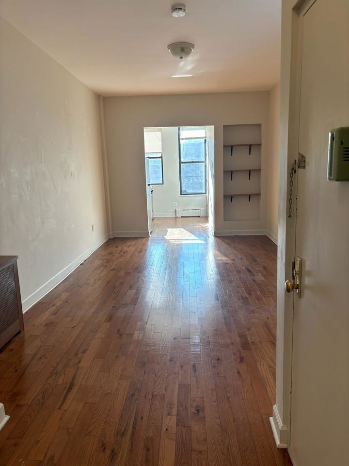 5 Seneca Avenue #3L - Photo 3 of 8