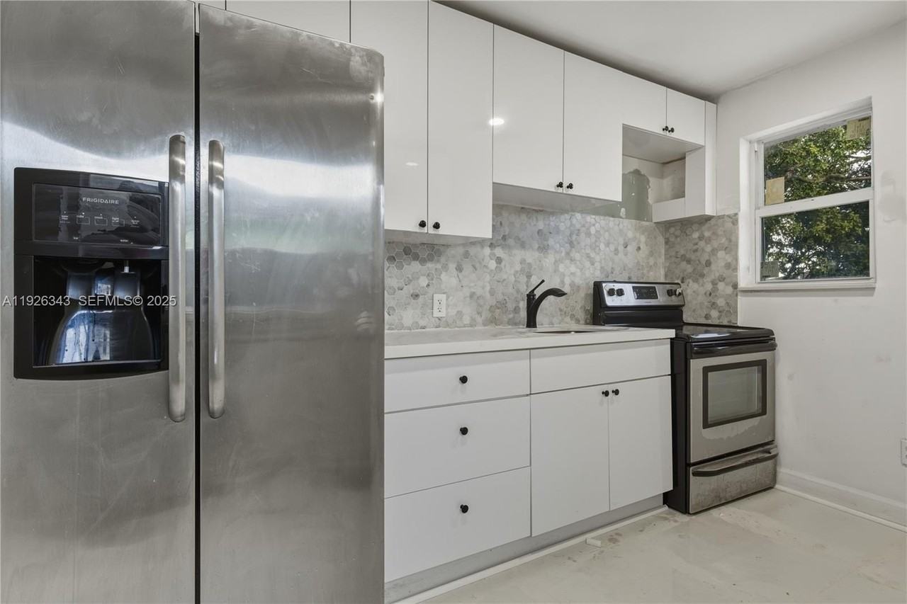 11961 Sw 214th St - Photo 3 of 27