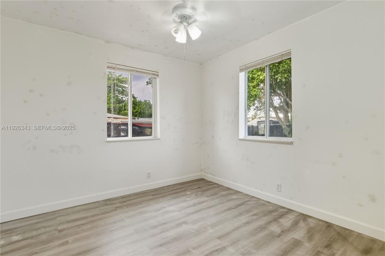 11961 Sw 214th St - Photo 6 of 27