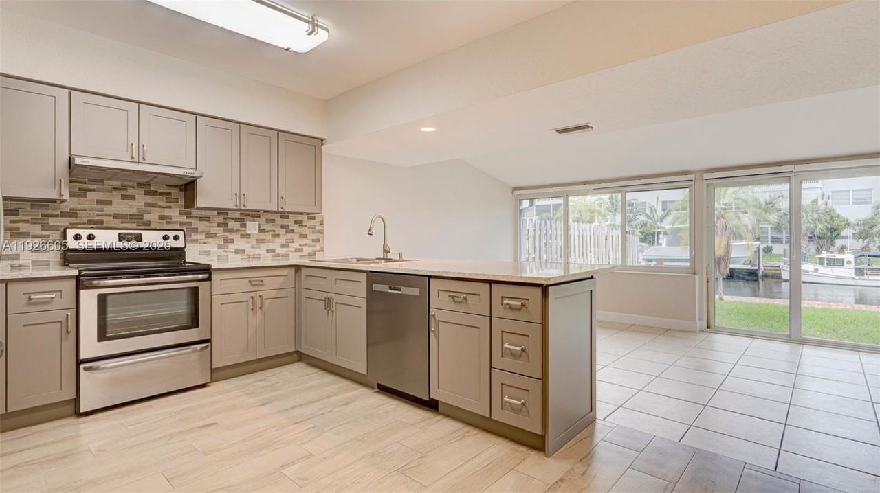 1001 Citrus Isle #1EAST - Photo 7 of 24