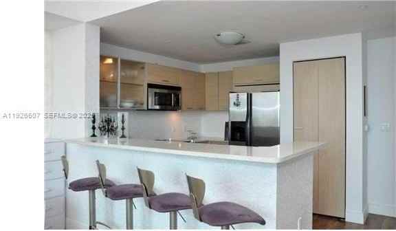 350 NE 24th St #906 - Photo 2 of 11