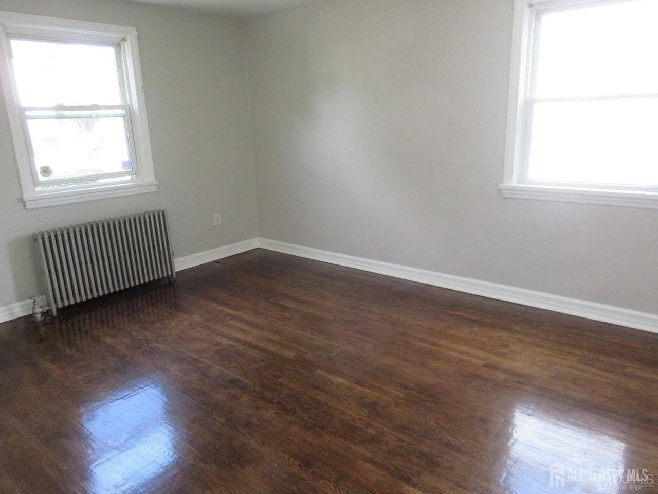 815 2nd St #B - Photo 7 of 13