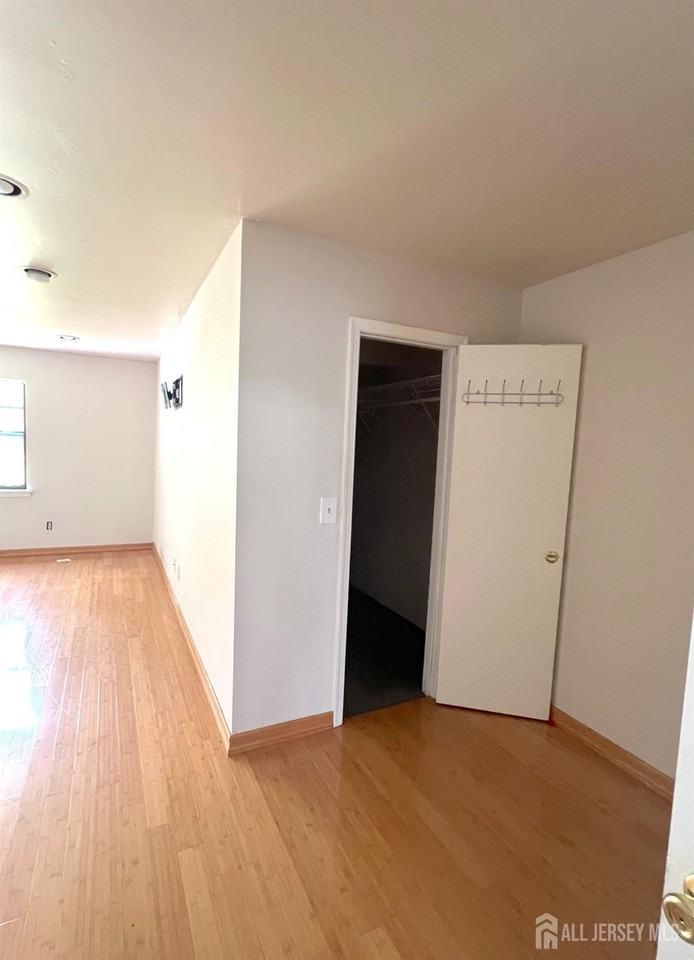 18 Adams Ct - Photo 4 of 24