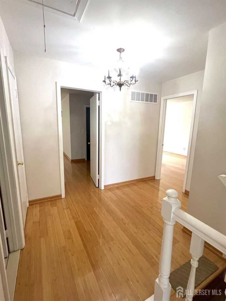 18 Adams Ct - Photo 6 of 24