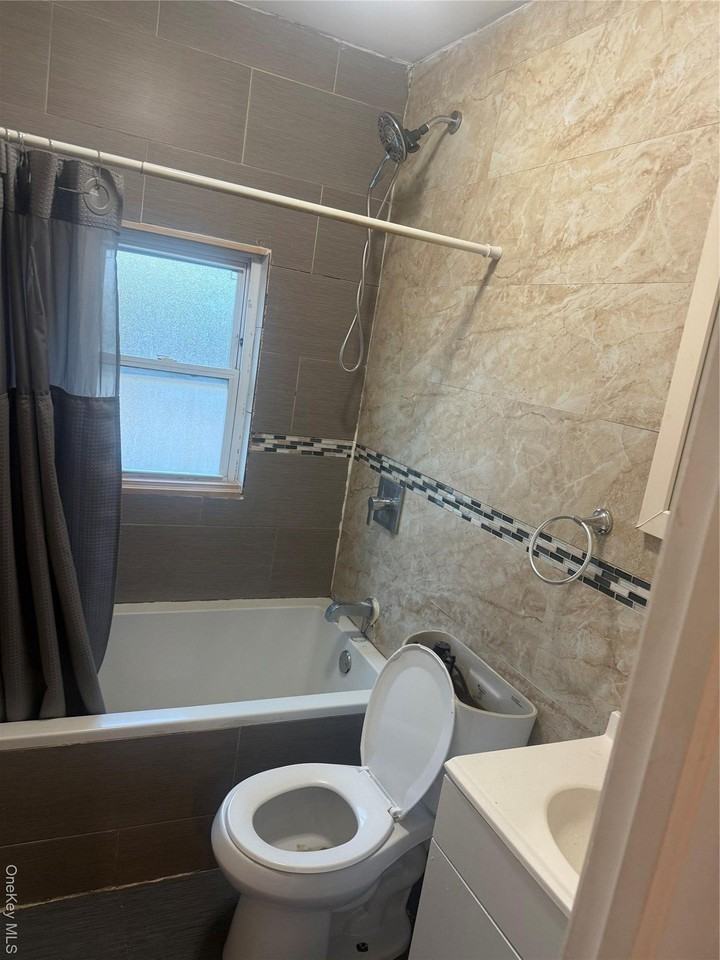 28 Clinton Ave Unit 2 #2ndFL - Photo 4 of 5