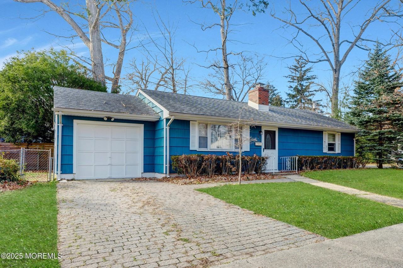 488 Monmouth Rd - Photo 2 of 41