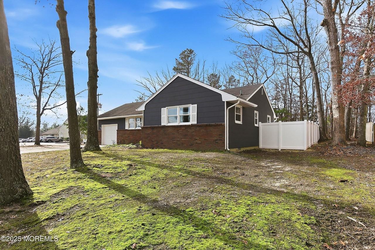 501 Adolphus St - Photo 3 of 25