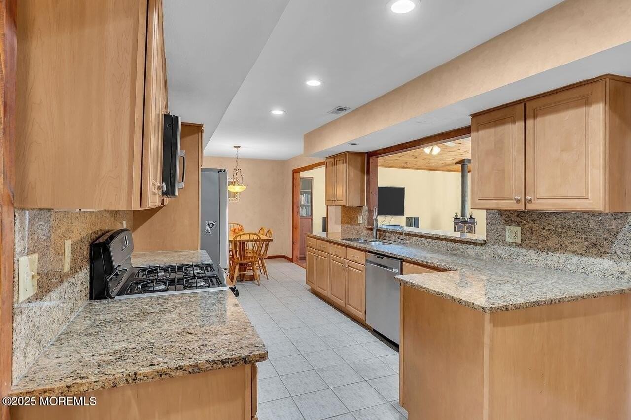 9 Cherry Hill Ln - Photo 5 of 50