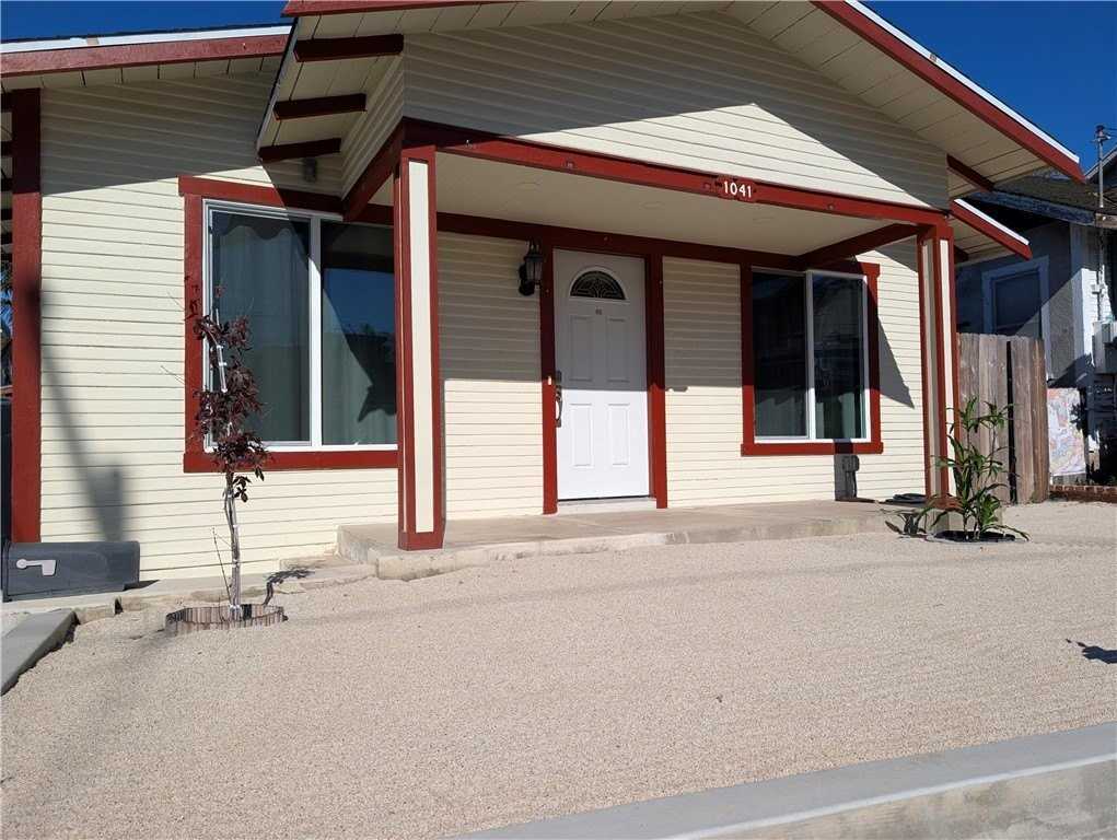 1041 2nd St - Photo 3 of 20