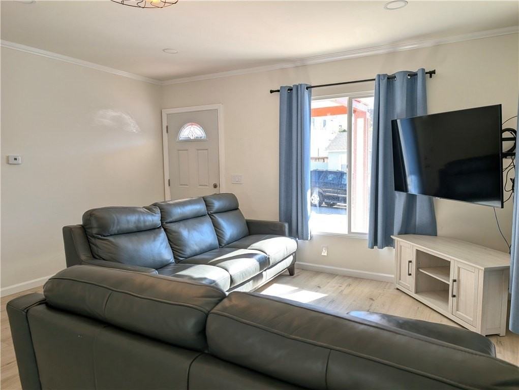 1041 2nd St - Photo 4 of 20