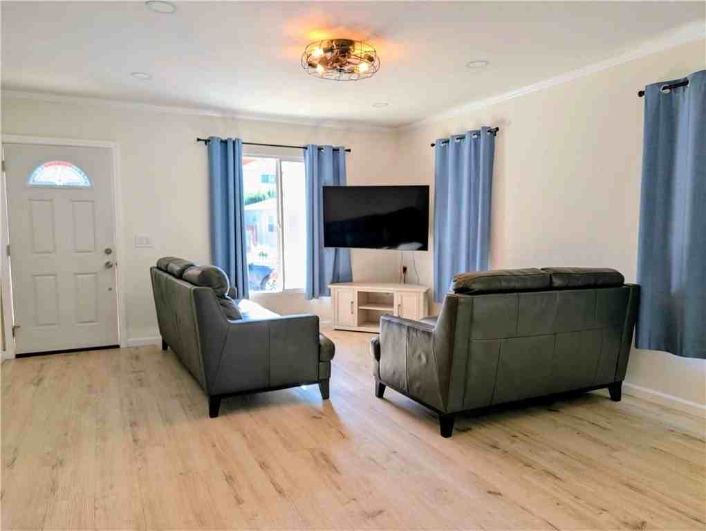 1041 2nd St - Photo 5 of 20