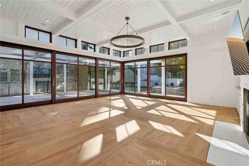 2119 Power St - Photo 5 of 50