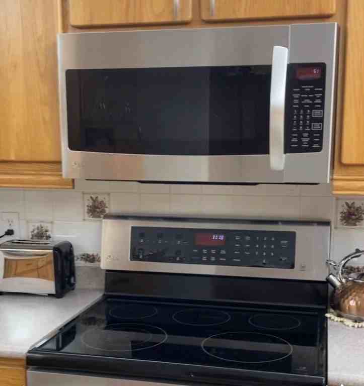 1565 Glentry Ln - Photo 5 of 15