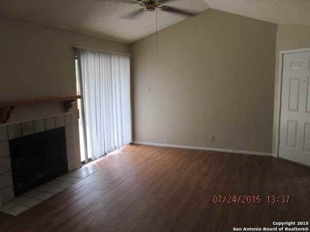 3932 Heritage Hill Drive - Photo 4 of 20