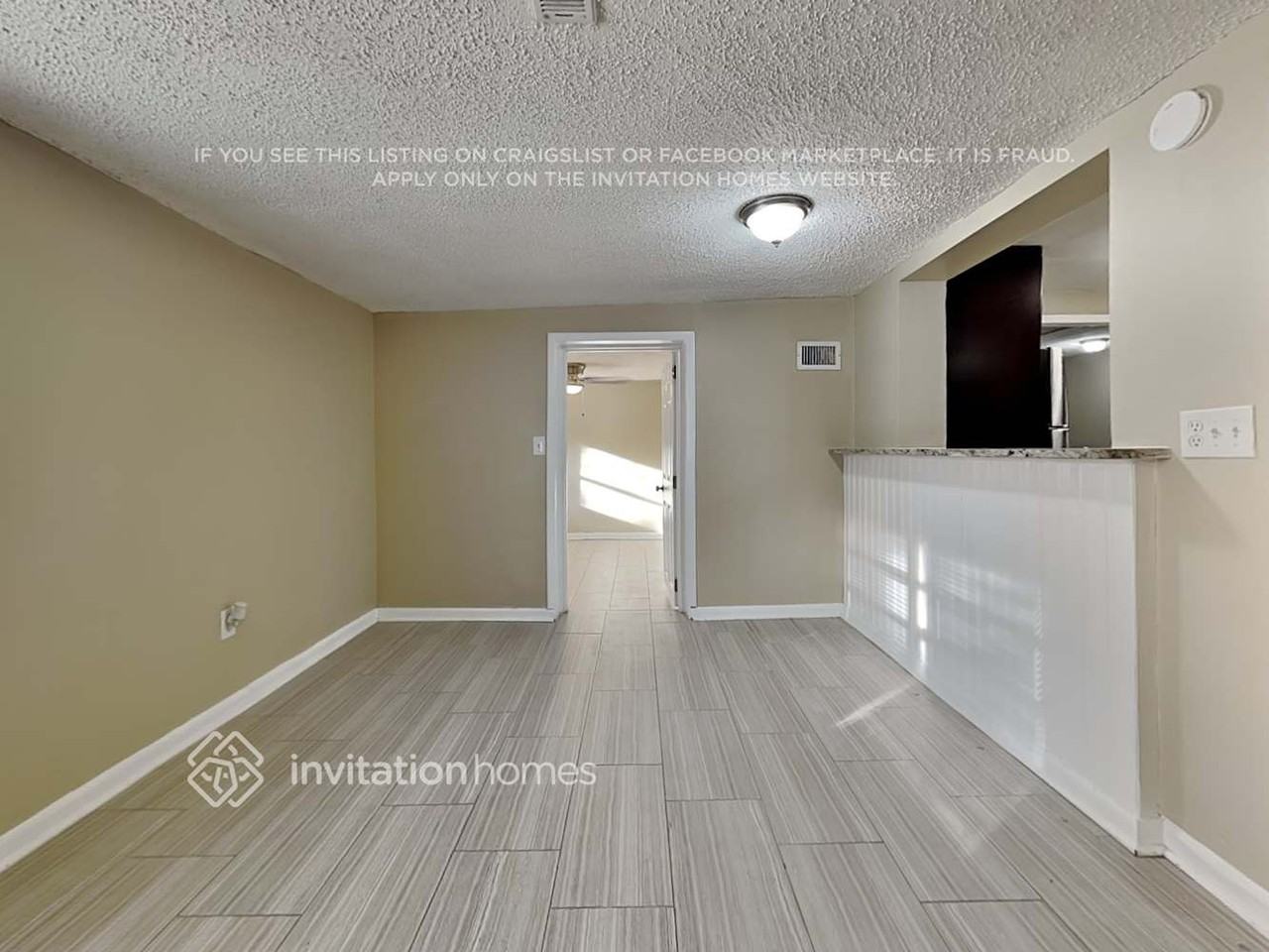 8261 Greenleaf Cir - Photo 4 of 20