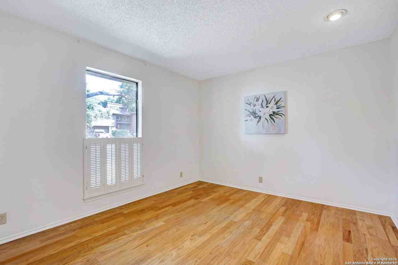 5538 Timber Canyon St - Photo 4 of 40