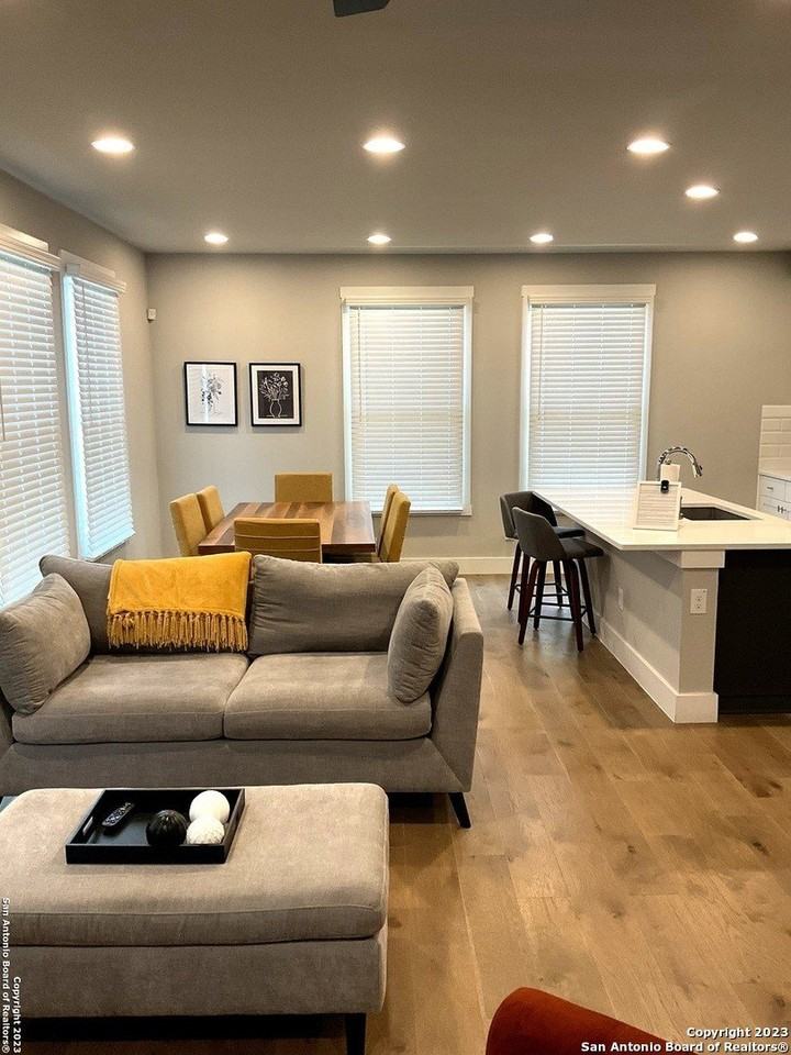 311 West Evergreen Street - Photo 2 of 10