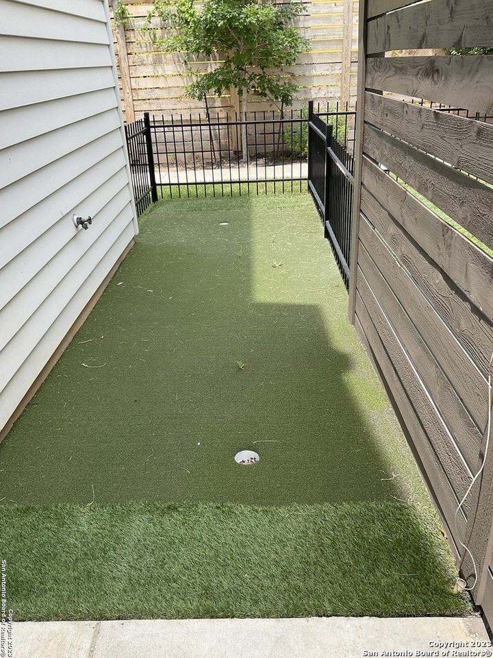 311 West Evergreen Street - Photo 6 of 10