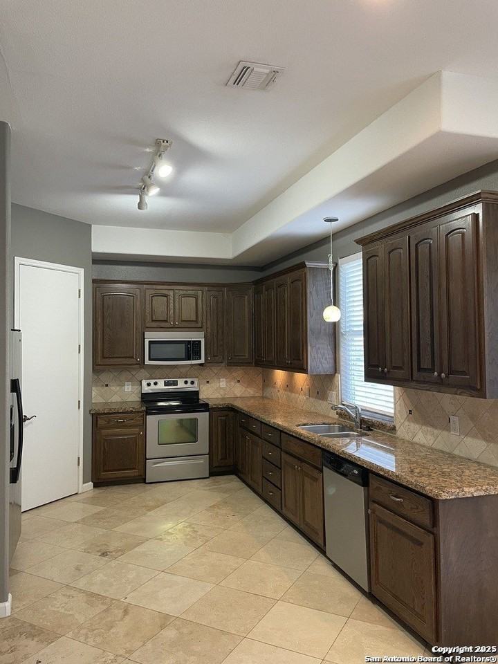 630 Ira Lee Rd - Photo 7 of 40