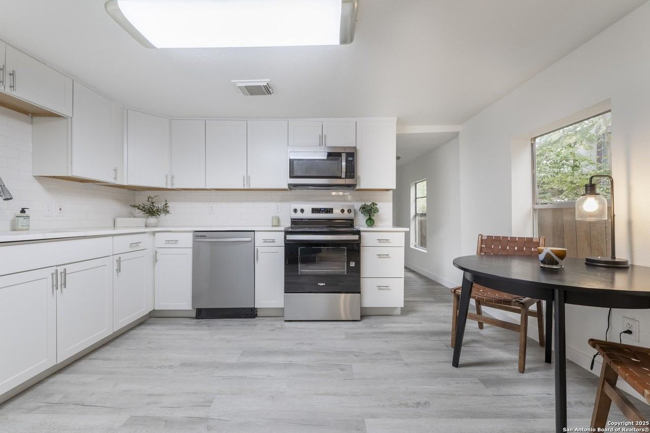 125 Forrest Ave - Photo 2 of 17