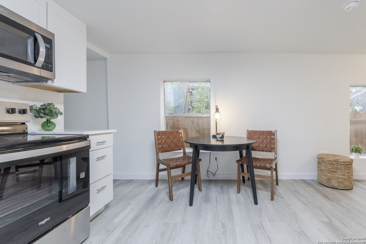 125 Forrest Ave - Photo 4 of 17