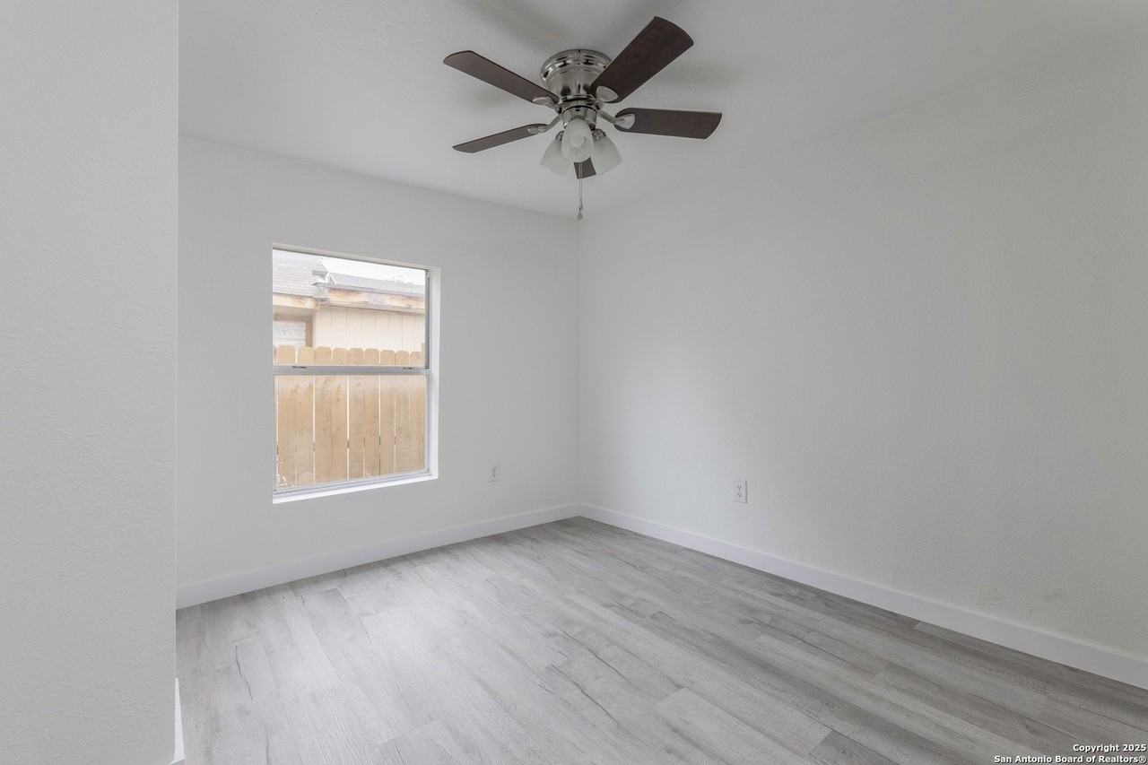 125 Forrest Ave - Photo 7 of 17