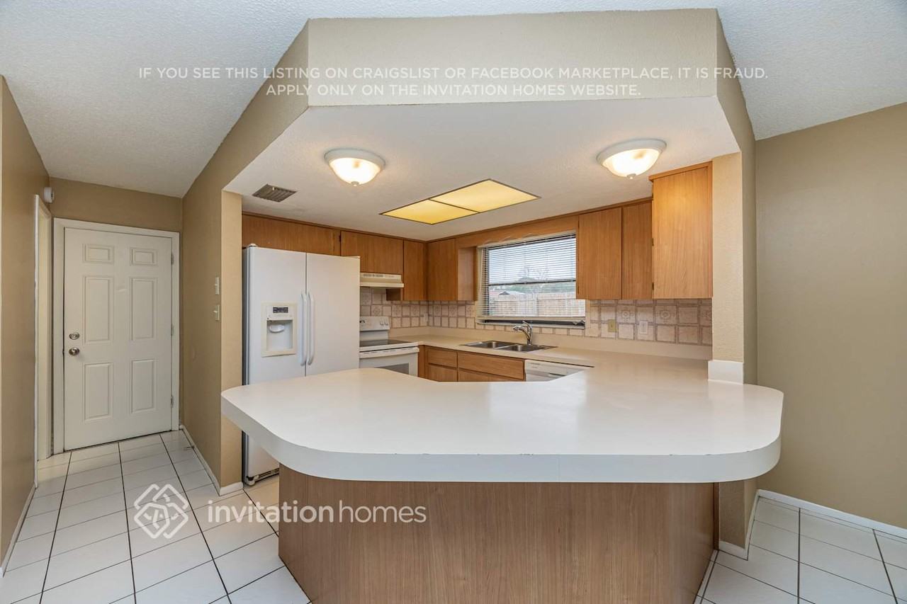 7023 Bramblewood Dr - Photo 5 of 17