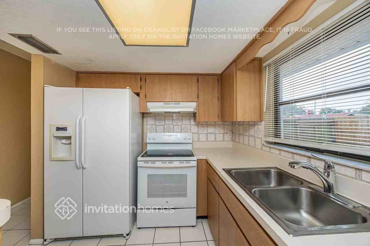 7023 Bramblewood Dr - Photo 6 of 17