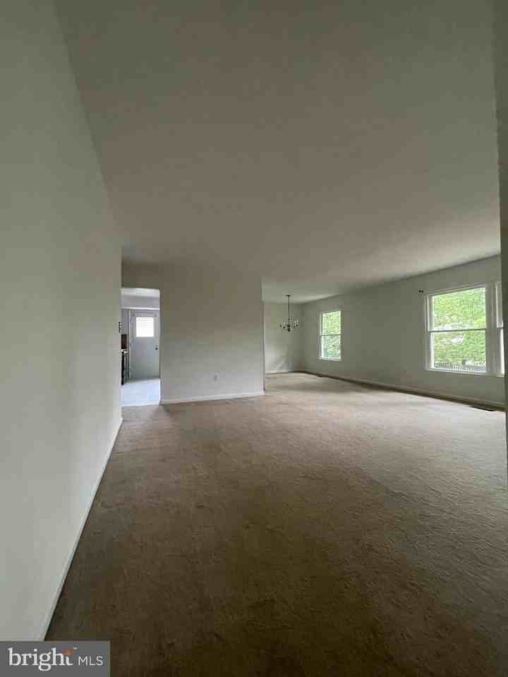 7107 Sontag Way - Photo 4 of 8