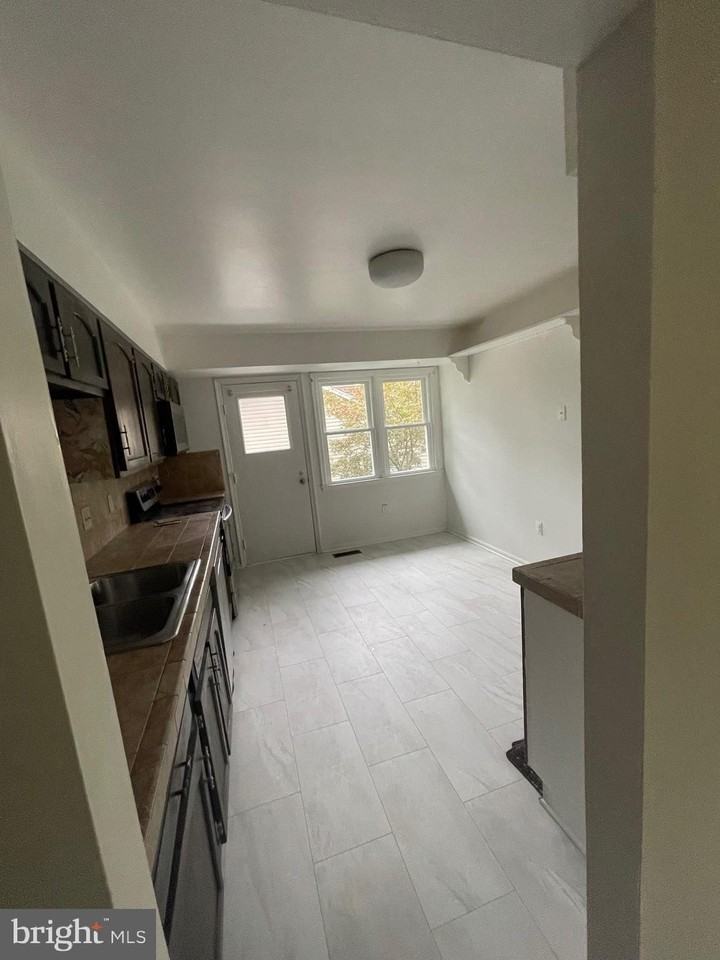 7107 Sontag Way - Photo 5 of 8