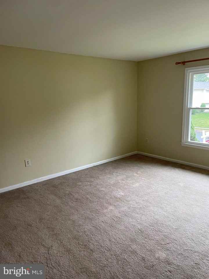 7107 Sontag Way - Photo 6 of 8