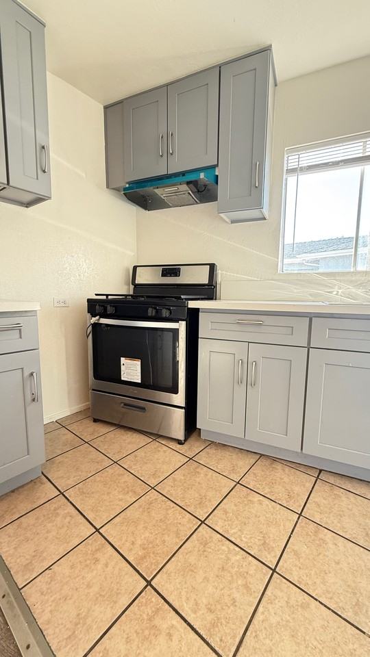 2728 Exposition Place - Photo 6 of 46