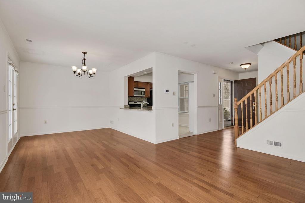 305 Sequoia Drive - Photo 3 of 17