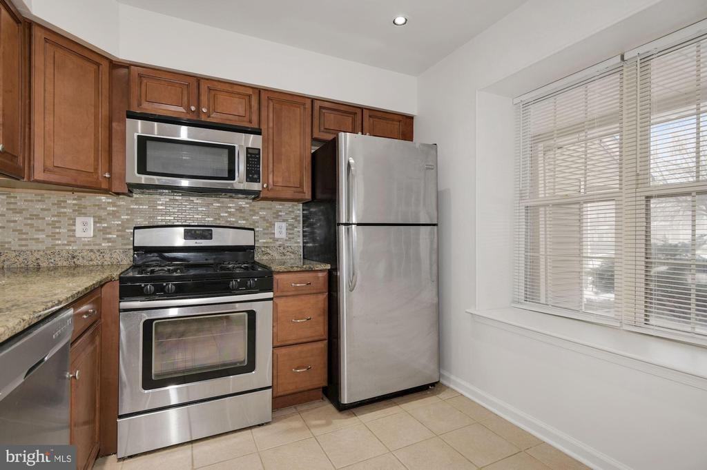 305 Sequoia Drive - Photo 5 of 17