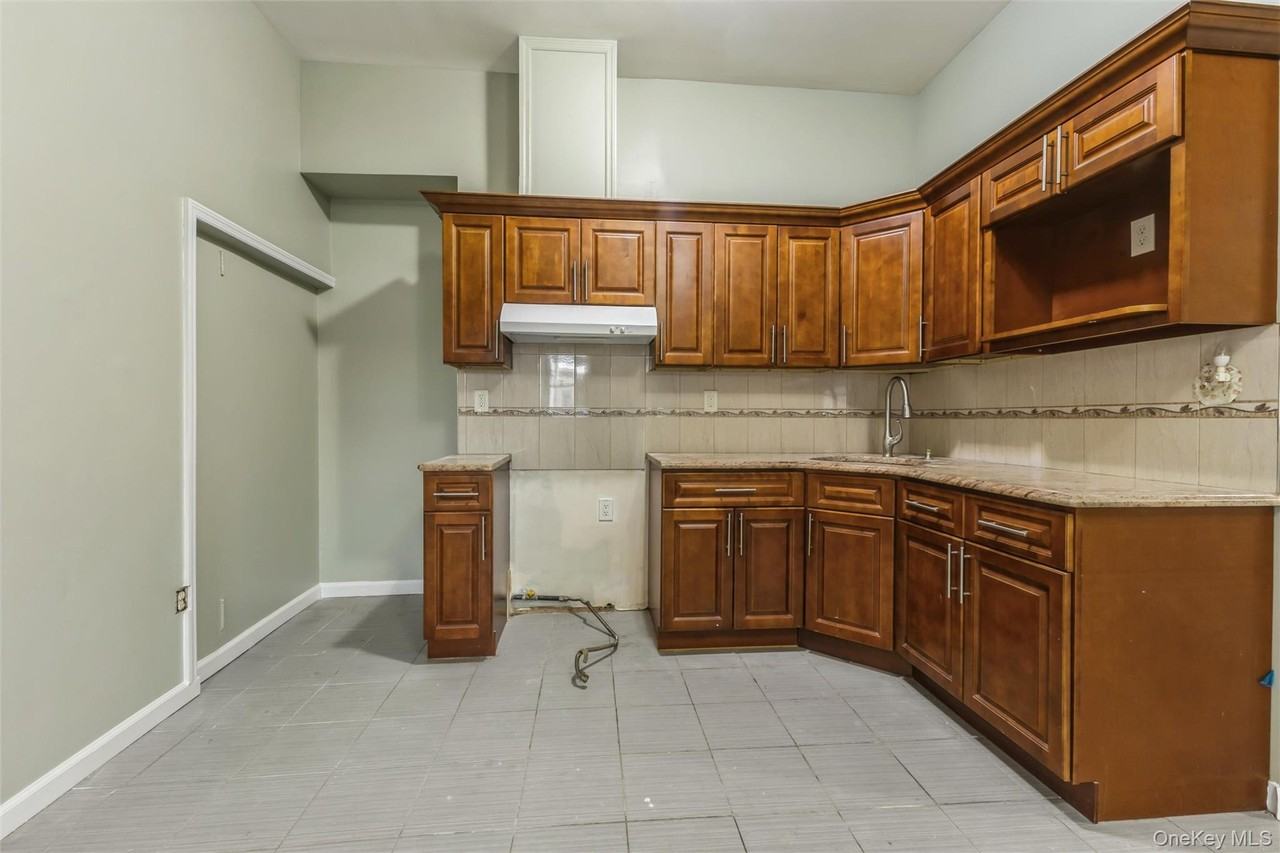 90 Sutter Avenue ##1 - Photo 7 of 14