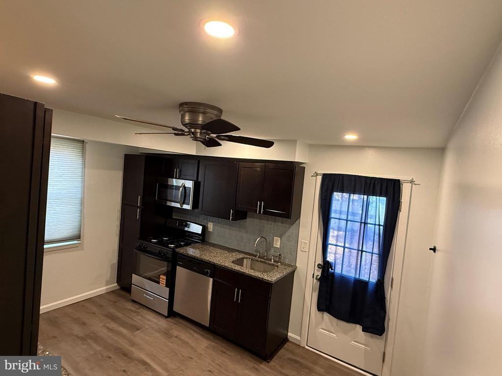 51 White Street - Photo 4 of 9