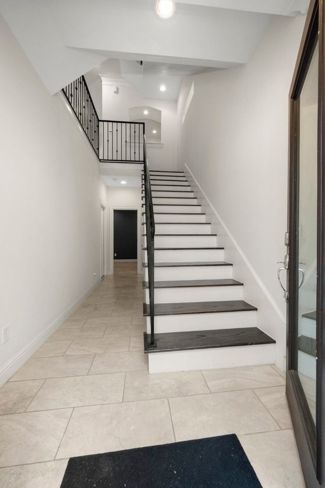 742 W 24th St - Photo 5 of 30