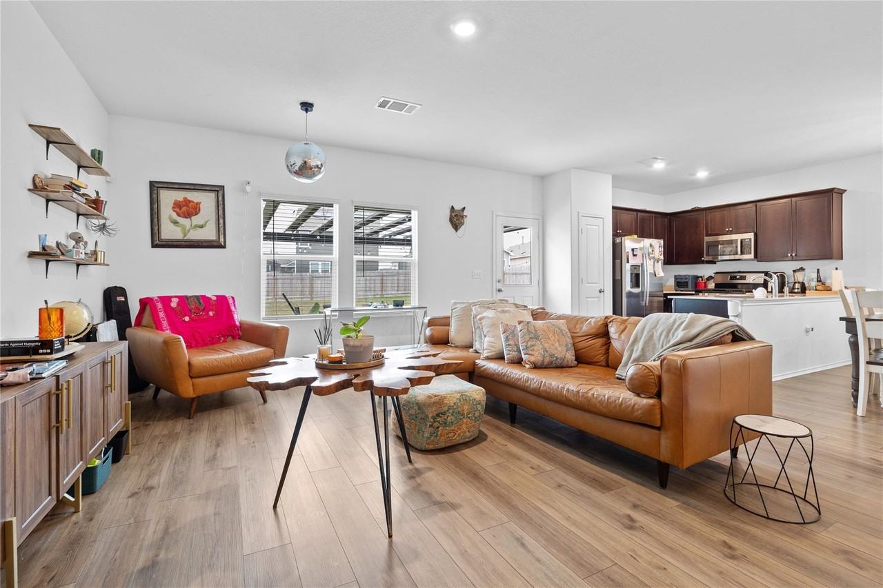 14417 Dora Amelia Cove - Photo 4 of 30