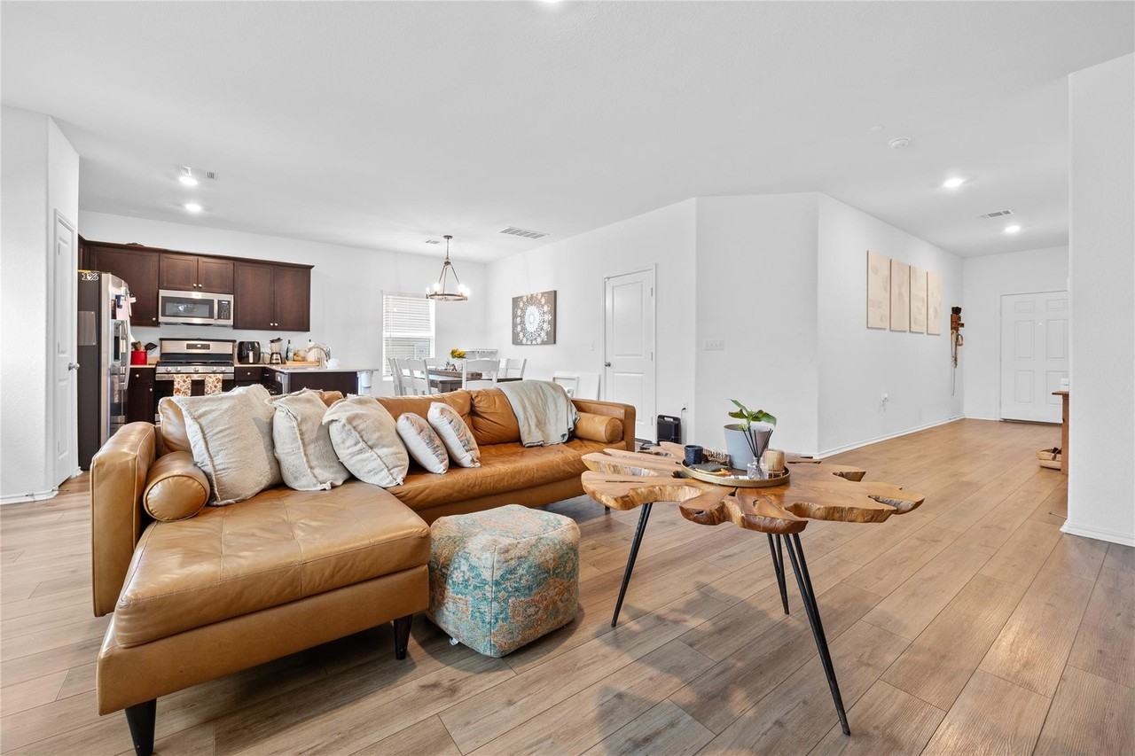 14417 Dora Amelia Cove - Photo 5 of 30