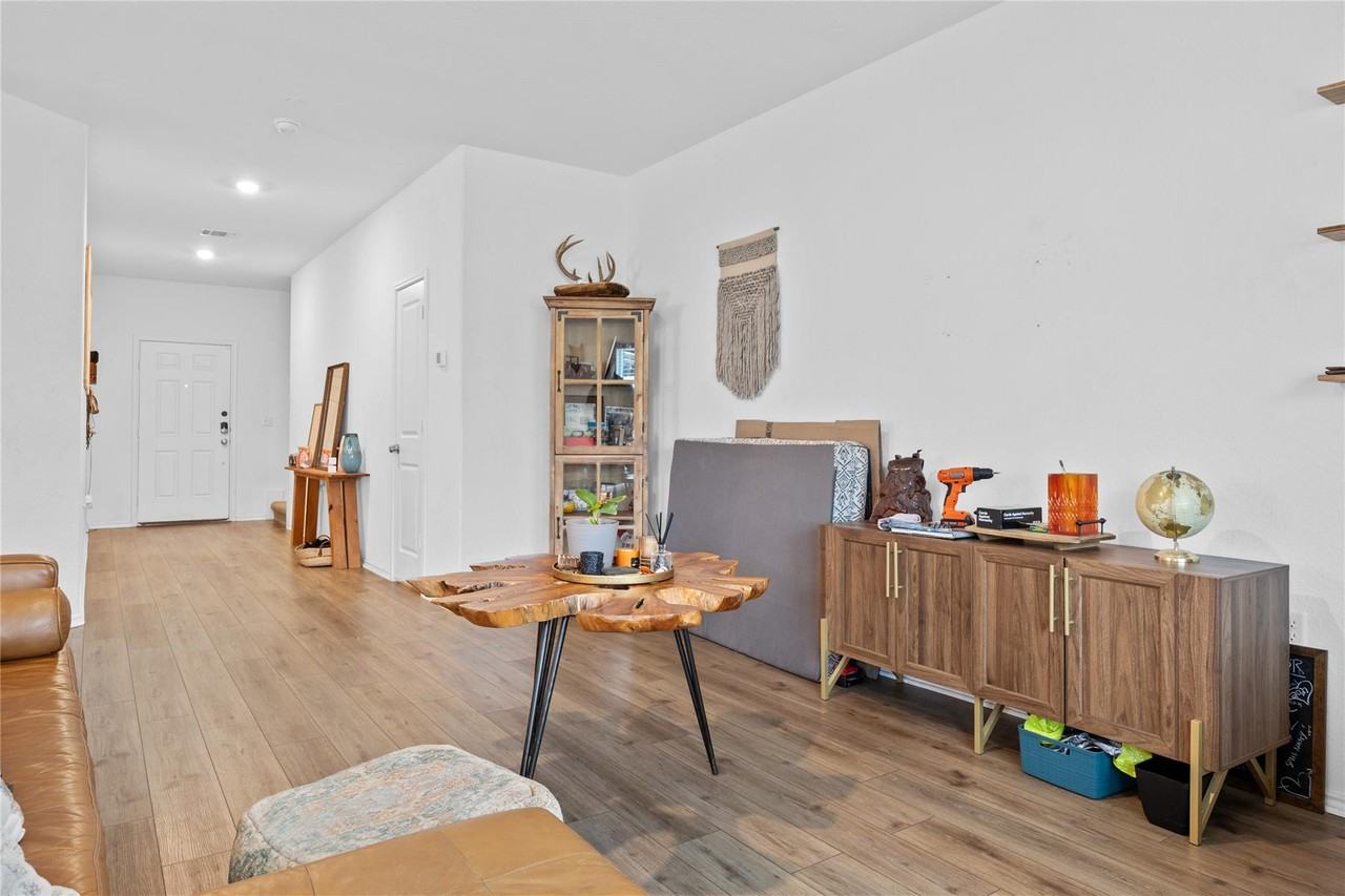 14417 Dora Amelia Cove - Photo 6 of 30