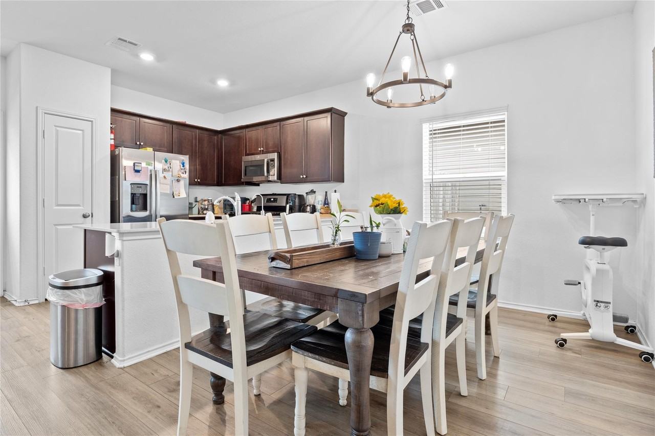 14417 Dora Amelia Cove - Photo 7 of 30