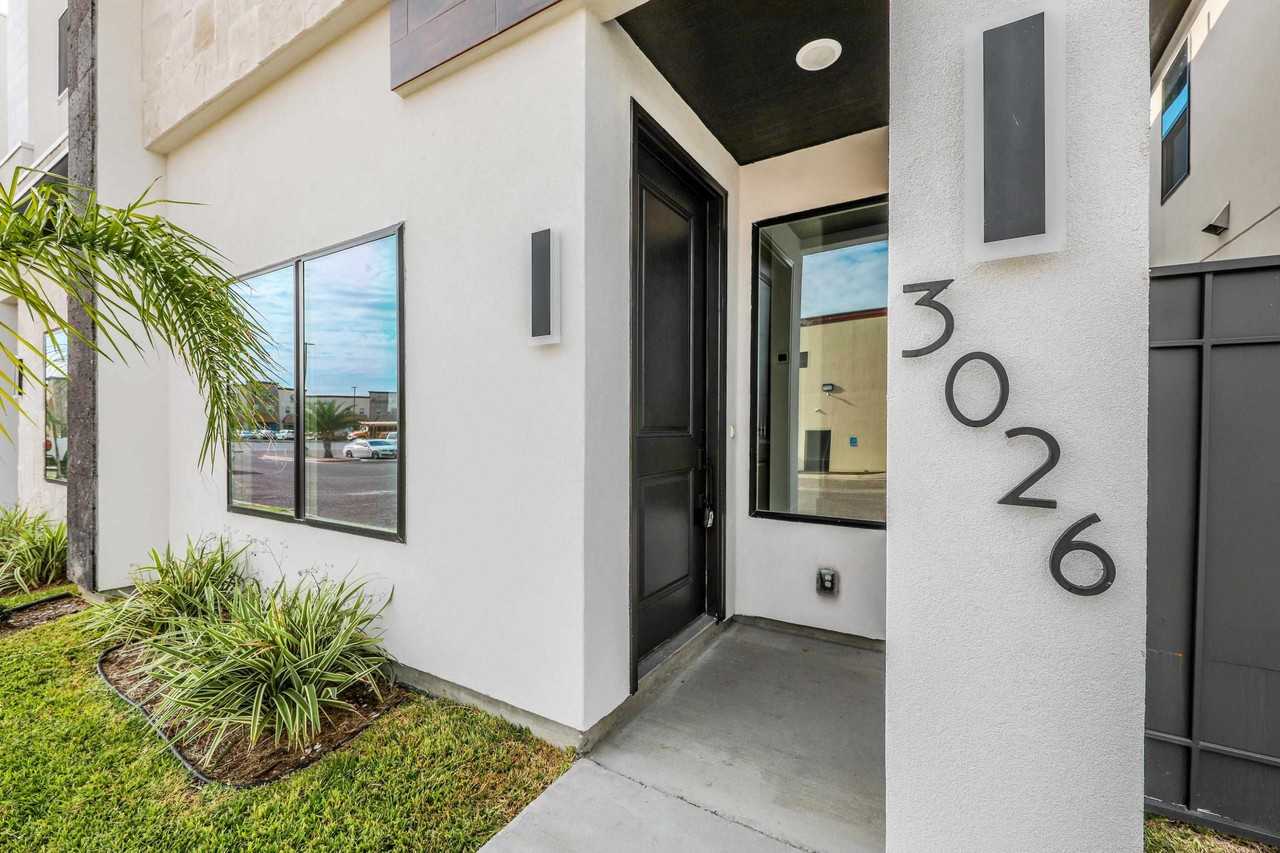 8218 Casa Verde Rd - Photo 3 of 39