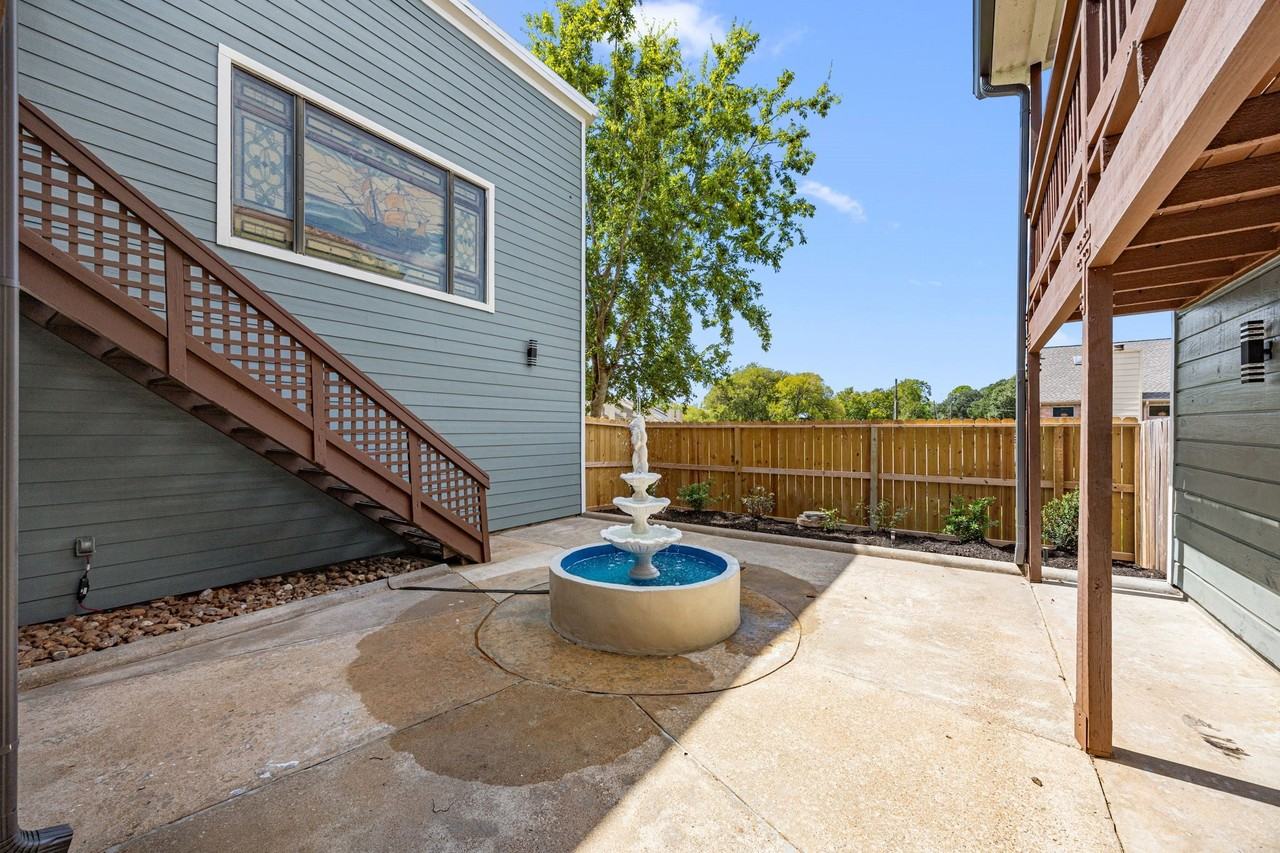 2926 Meadowcreek Drive - Photo 4 of 40